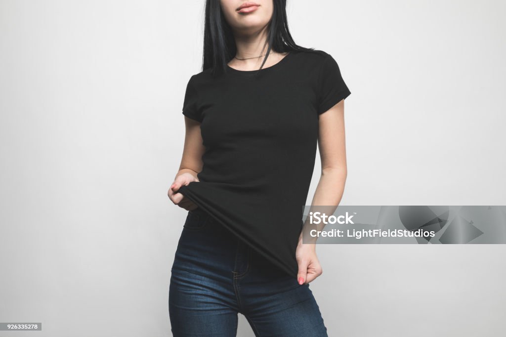 흰색 빈 검은 티셔츠에 세련 된 젊은 여자 - 로열티 프리 T 셔츠 스톡 사진
