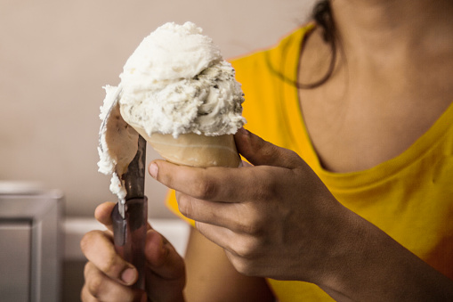 Cono helado bianco tipico gelateria italiana photo
