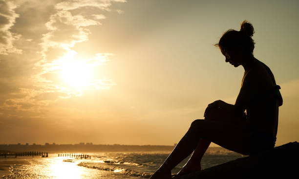 Hermoso Cuerpo De Mujer En Traje De Baño En La Playa Al Atardecer De Tiempo - Banco de fotos e imágenes de stock - iStock Hermoso Cuerpo De Mujer En Traje De Baño En La Playa Al Atardecer De Tiempo - Banco de fotos e imágenes de stock - iStock