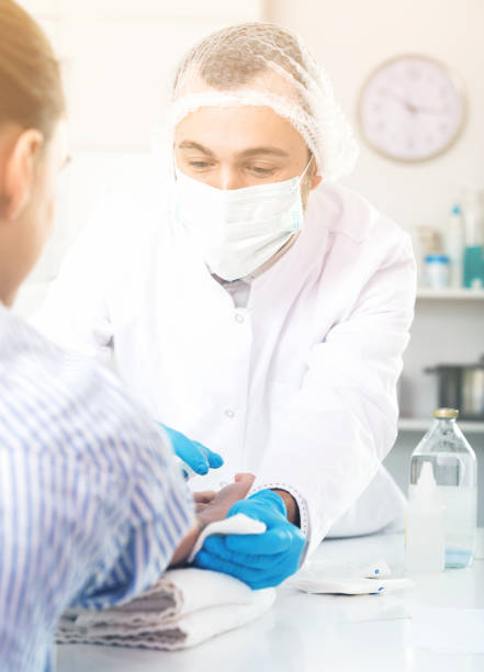istock Male nurse injecting female patient 926445284