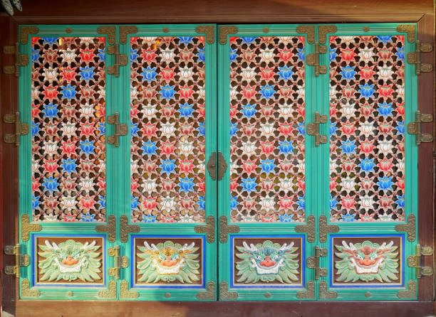 istock Korean traditional door 926467980