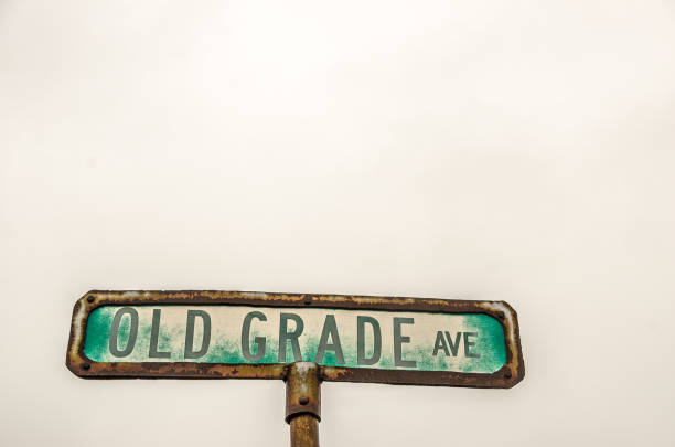 istock Old Grade Ave Street Sign 926475352