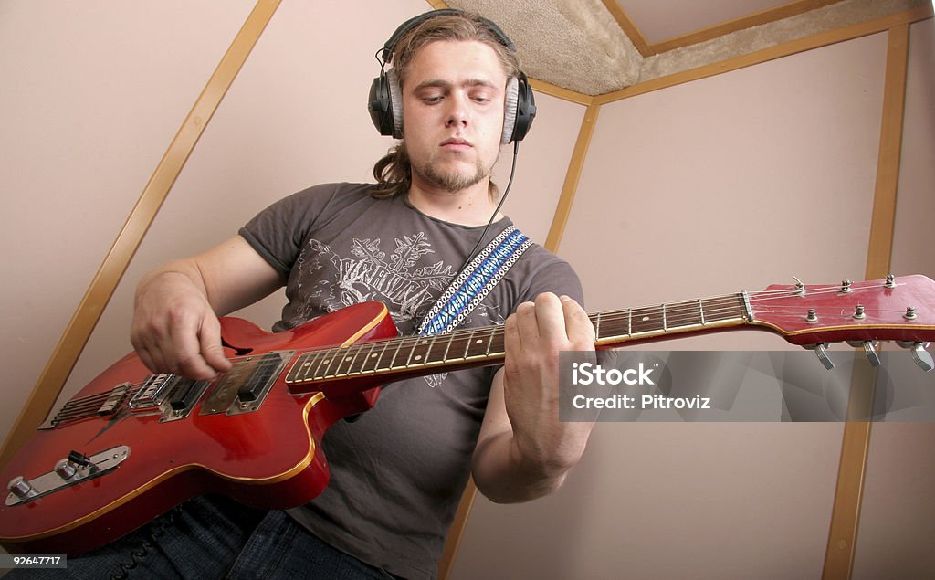 Guitarrista em estúdio - Foto de stock de Adulto royalty-free
