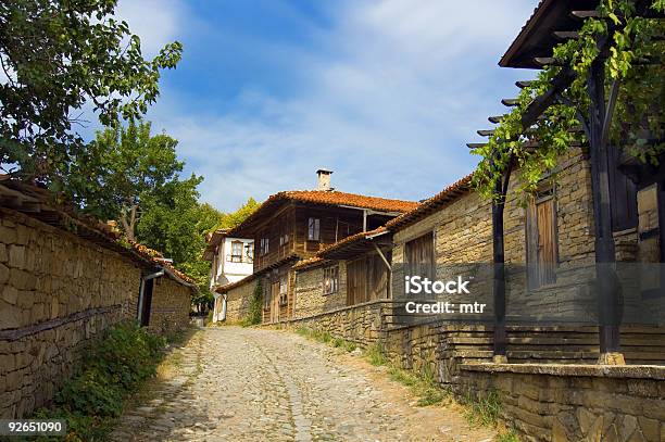 Tradicionales Casas Búlgaro Foto de stock y más banco de imágenes de Aldea - Aldea, Antigualla, Antiguo