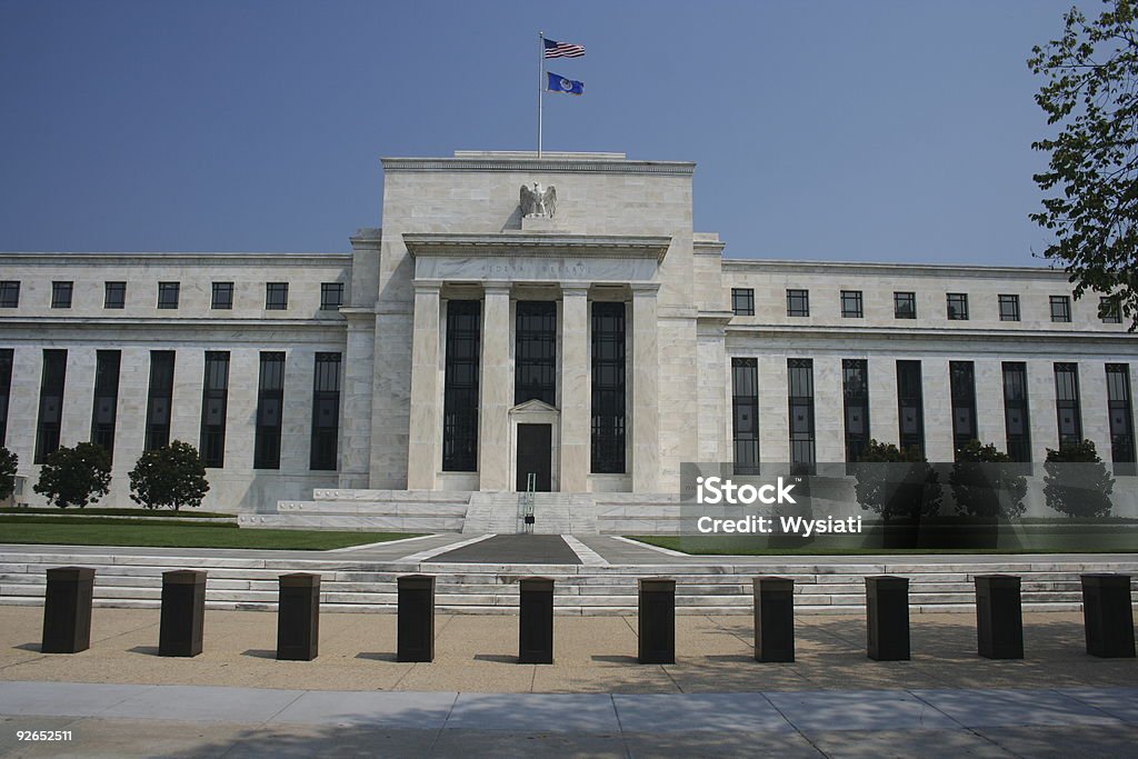 Vista frontal de la Reserva federal - Foto de stock de Edificio de la Reserva Federal libre de derechos