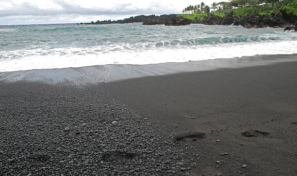 istock Waianapanapa State Park beach 92652725