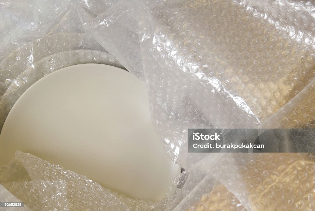 Verpackung Gerichte mit schützenden Luftpolsterfolie und Pappkarton - Lizenzfrei Auspacken Stock-Foto