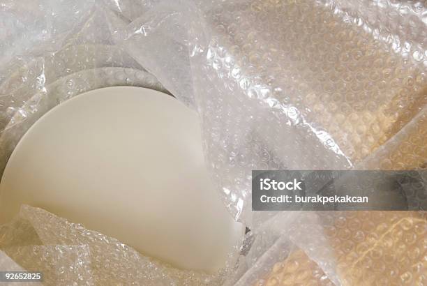 Placas De Embalagem Com Protector De Plástico De Bolha De Ar E Caixa De Cartão - Fotografias de stock e mais imagens de Desempacotar
