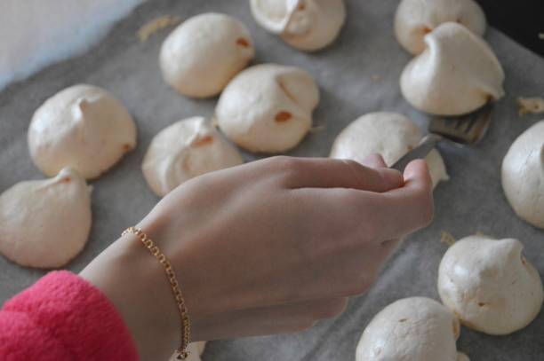 istock Homemade meringues 926533286