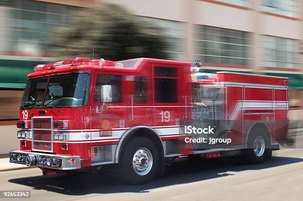 Foto de Red Caminhão De Bombeiros e mais fotos de stock de Carro de bombeiro - Carro de bombeiro, Esporte motorizado, Carta - Documento