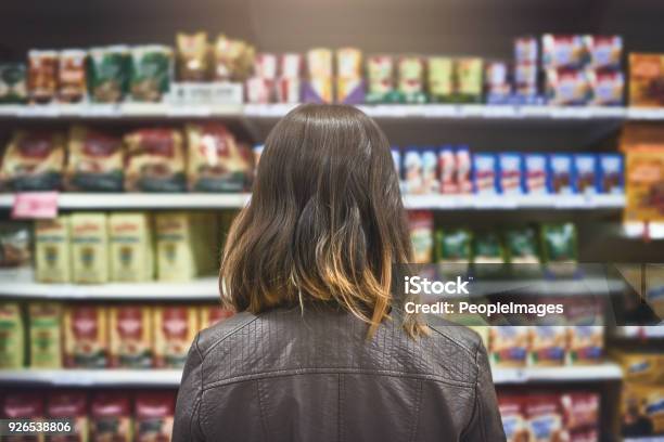 Photo libre de droit de De Nombreuses Marques banque d'images et plus d'images libres de droit de Supermarché - Supermarché, Faire les courses, Commerce