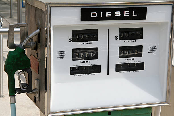 posto de gasolina da bomba - gas fuel pump labeling fuel and power generation - fotografias e filmes do acervo