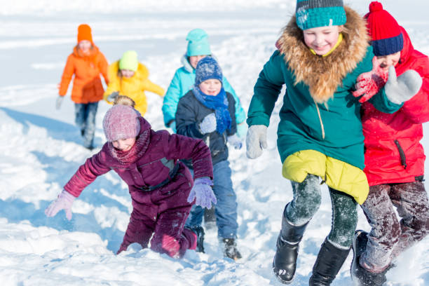 istock Winter Children Games is Fun 926554598
