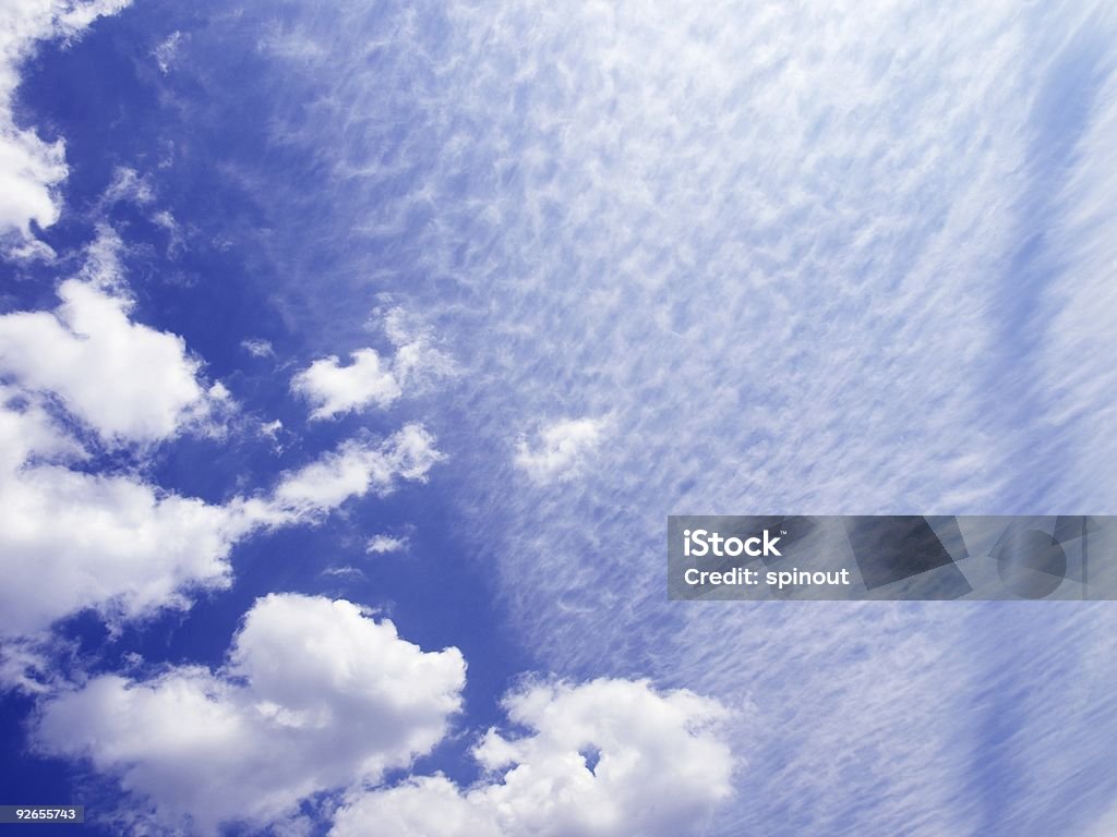 Isolierte Blau bewölkten Himmel - Lizenzfrei Abstrakt Stock-Foto