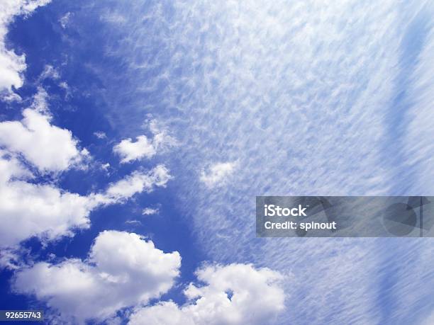 Aislado Azul Cielo Nublado Foto de stock y más banco de imágenes de Abstracto - Abstracto, Aire libre, Aislado