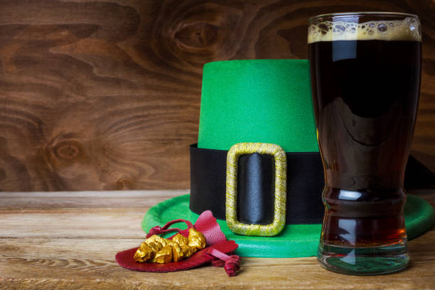 istock Saint Patrick day green leprechaun hat and big beer glass 926575142