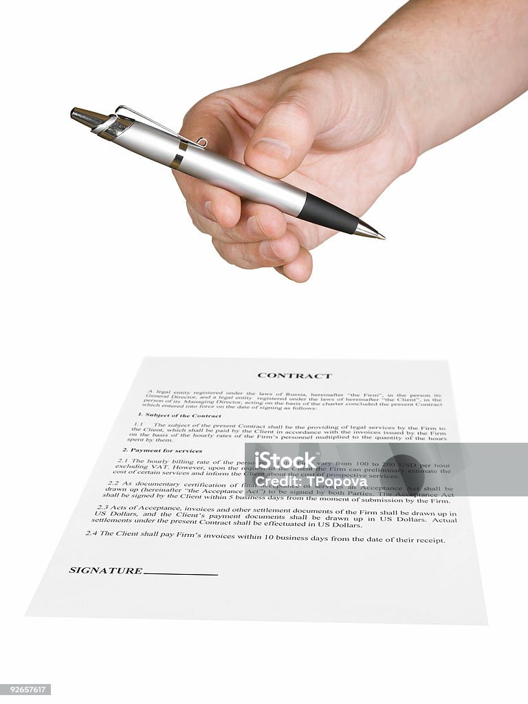 Ręka dając długopis i umowy - Zbiór zdjęć royalty-free (Aspiracje)