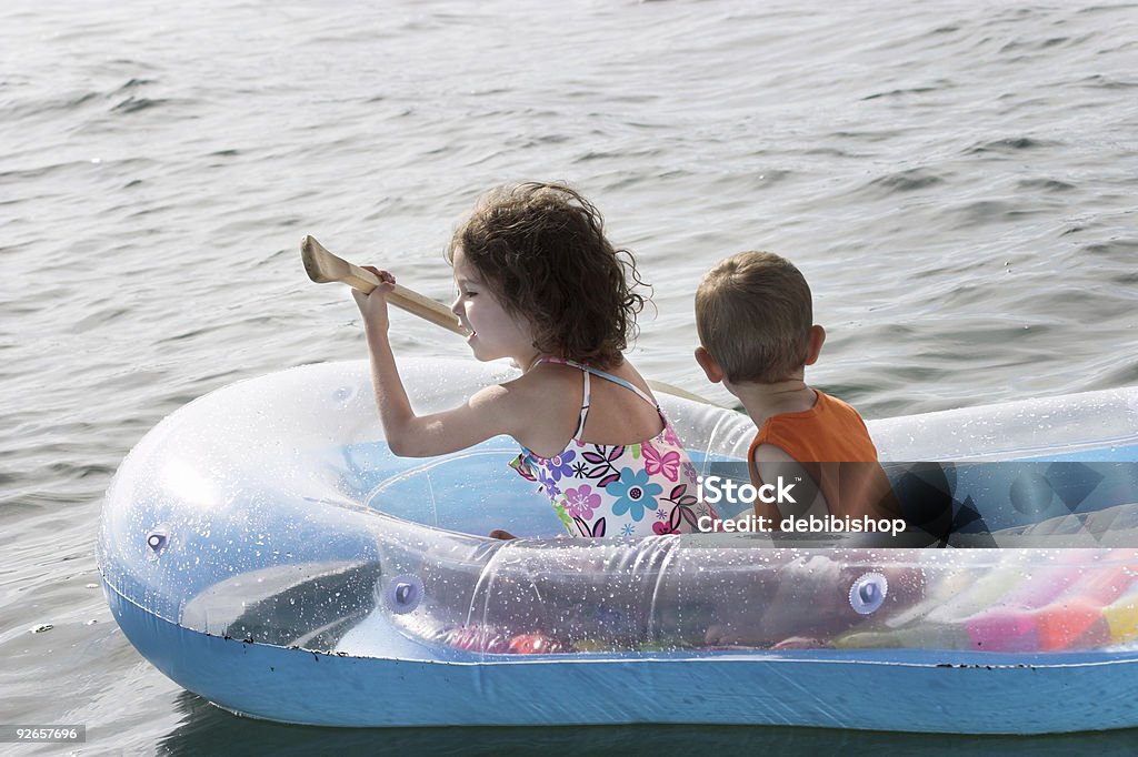 Kinder fahren auf dem Wasser - Lizenzfrei Abenteuer Stock-Foto
