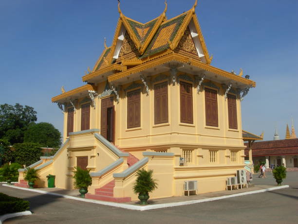 istock Building with nice decorations inside Royal Palace in Phnom Penh, Cambodia 926579578