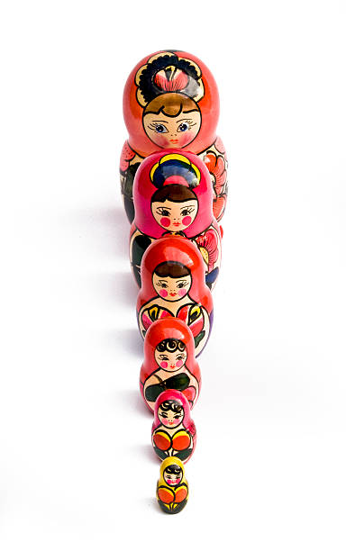 bambole russe di nidificazione anche noto come babushkas - russian nesting doll russian culture doll babushka foto e immagini stock