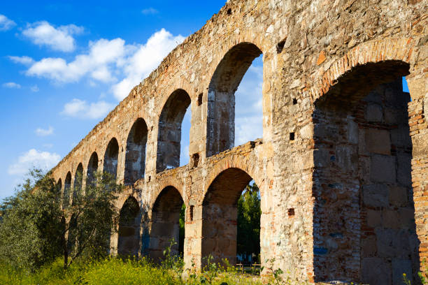 istock Acueducto San Lazaro in Merida Badajoz aqueduct 926605074