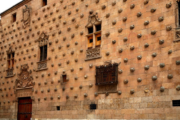 istock Casa de las Conchas shell house Salamanca 926605254