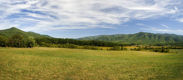 field und bergpanorama - great smoky mountains great smoky mountains national park panoramic appalachian mountains stock-fotos und bilder