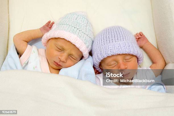 People Twin Premies Sleeping Stock Photo - Download Image Now - Parent, Affectionate, Baby - Human Age