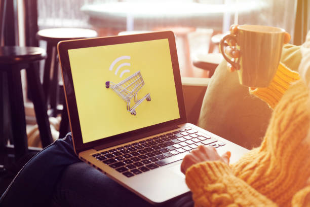 istock Internet shopping with laptop 926622218