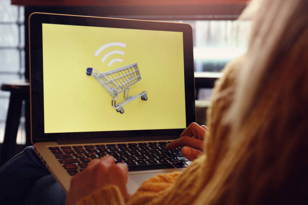 istock Internet shopping with laptop 926622340