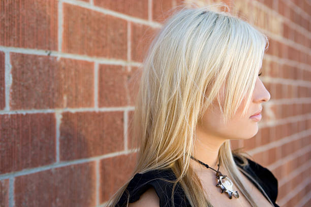 istock Side Profile / Blonde Woman 92662679