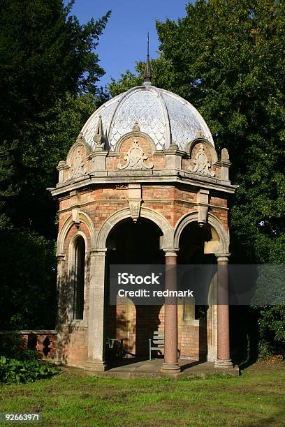 Jardim Casa De Verão Ou Follyanyway É Georgiano - Fotografias de stock e mais imagens de Abrigo de Jardim - Abrigo de Jardim, Antigo, Arco - Caraterística arquitetural