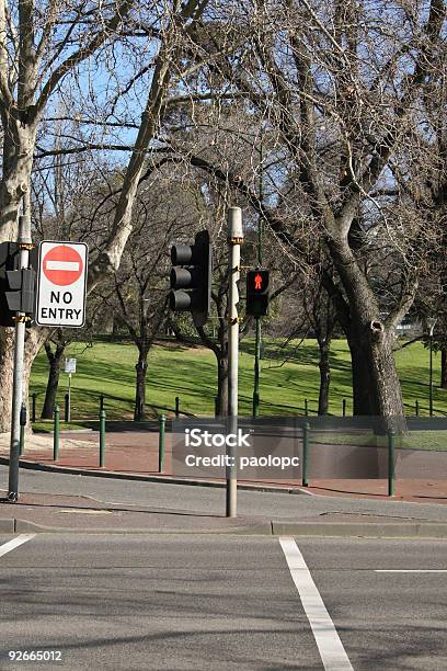 Foto de Sem Entrada e mais fotos de stock de Andar - Andar, Cruzar, Estrada