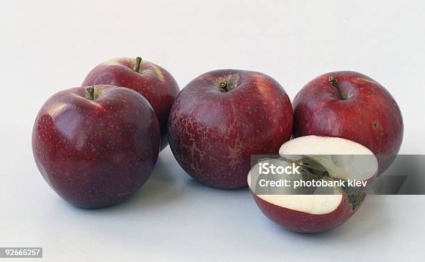 Maçãs Vermelhas - Fotografias de stock e mais imagens de Agricultura - Agricultura, Comida, Corte Transversal