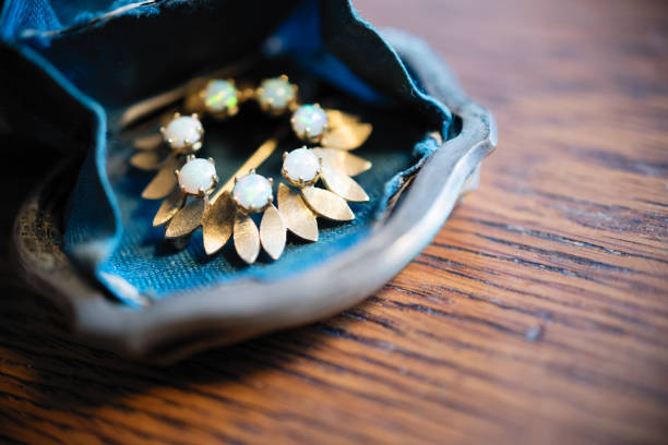 la sorpresa - brooch jewelry antique gem foto e immagini stock