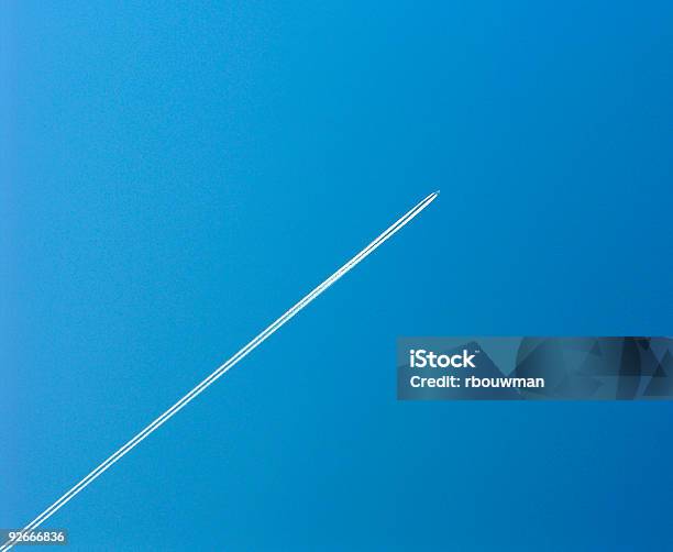 Rasto De Fumo De Avião - Fotografias de stock e mais imagens de Azul - Azul, Branco, Calor