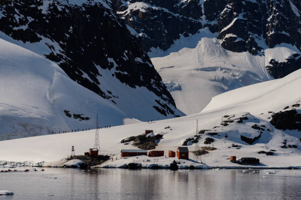 istock Chilean Antarctic research station 926671004