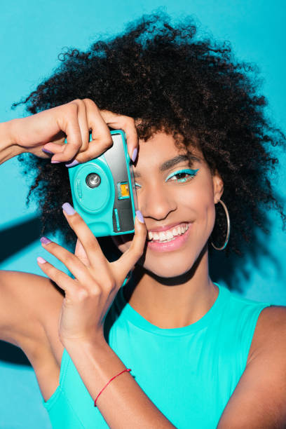 istock afro girl with photo camera 926675102