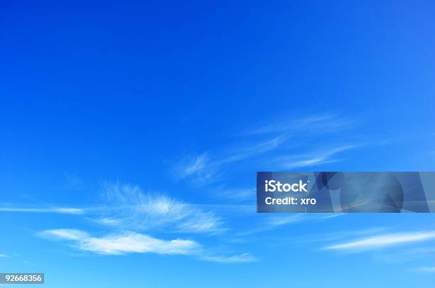 Delicadas Nubes Foto de stock y más banco de imágenes de Abstracto - Abstracto, Azul, Azul turquesa