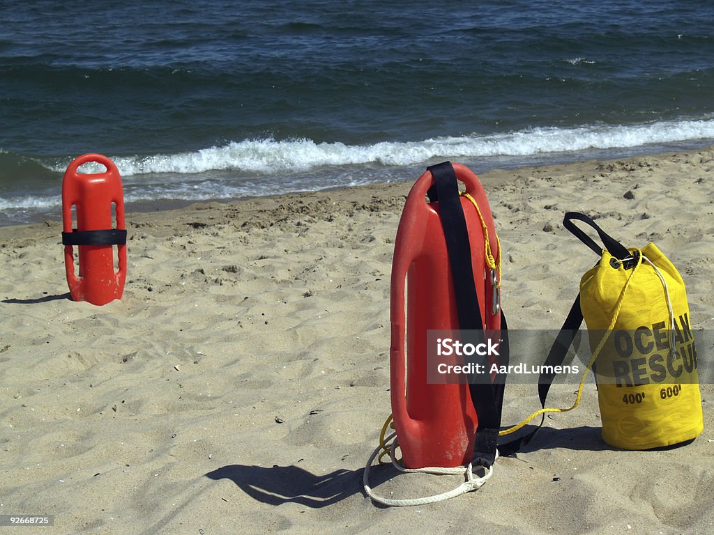 Ocean Rescue ingranaggio vicino a bordo dell'acqua nell'oceano Grove, New Jersey - Foto stock royalty-free di Acqua