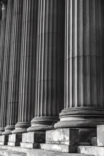 row of columns - column base strength courthouse imagens e fotografias de stock