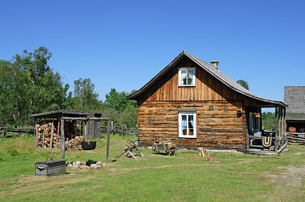 istock Traditional Canadian rural house 92670184