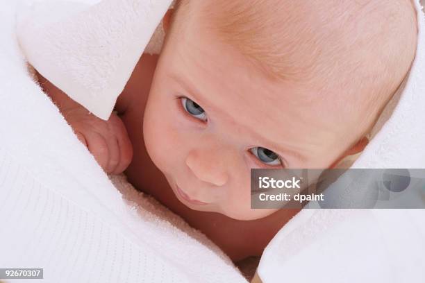 Bellissimo Baby - Fotografie stock e altre immagini di Accudire - Accudire, Allegro, Ambientazione tranquilla