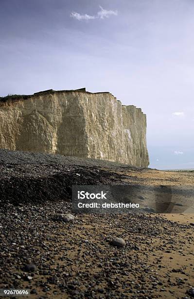 Penhascos Na Costa Leste Da Inglaterra - Fotografias de stock e mais imagens de Aldeia - Aldeia, Ao Ar Livre, Areia