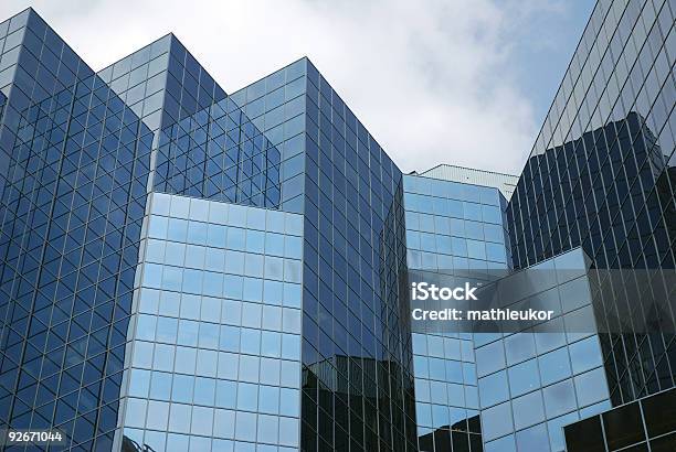近代的な超高層ビルのダウンタウンでモントリオール カナダ - アベニューのストックフォトや画像を多数ご用意 - アベニュー, オフィスビル, カナダ