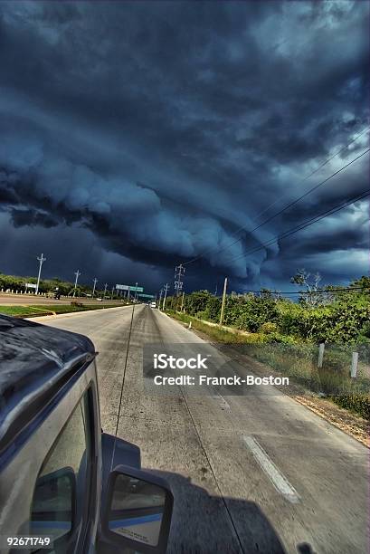 Tempestuosa Road - Fotografias de stock e mais imagens de Agoirento - Agoirento, Ameaça, América Latina