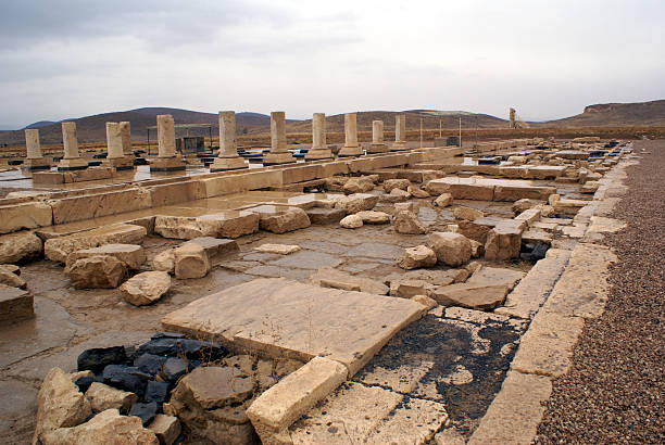 palácio em pasargadae - zoraster - fotografias e filmes do acervo