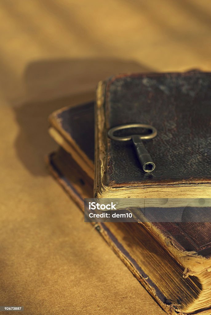 Rusty chave e Livro antigo - Foto de stock de Antigo royalty-free