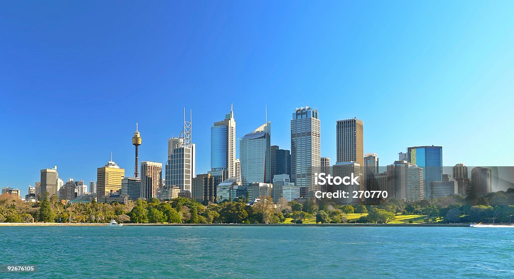 Acqua davanti Panorama di ufficio a Sydney Gli edifici con vista sul porto - Foto stock royalty-free di AMP Tower Centrepoint