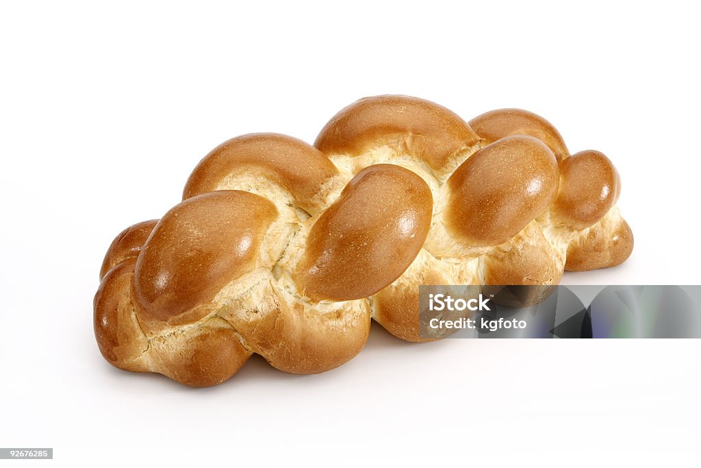 Хала хлеб, изолированные на белом фоне с обтравочные пути - Стоковые фото Хала роялти-фри